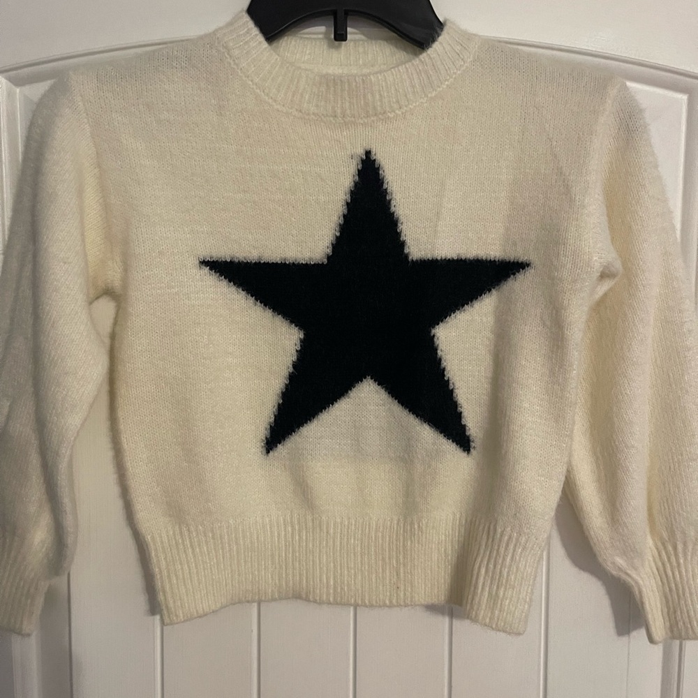SHEIN Cream Sweater with Black Star girls size 8 like new